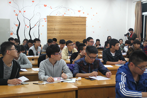 大学的姿æ�?.JPG