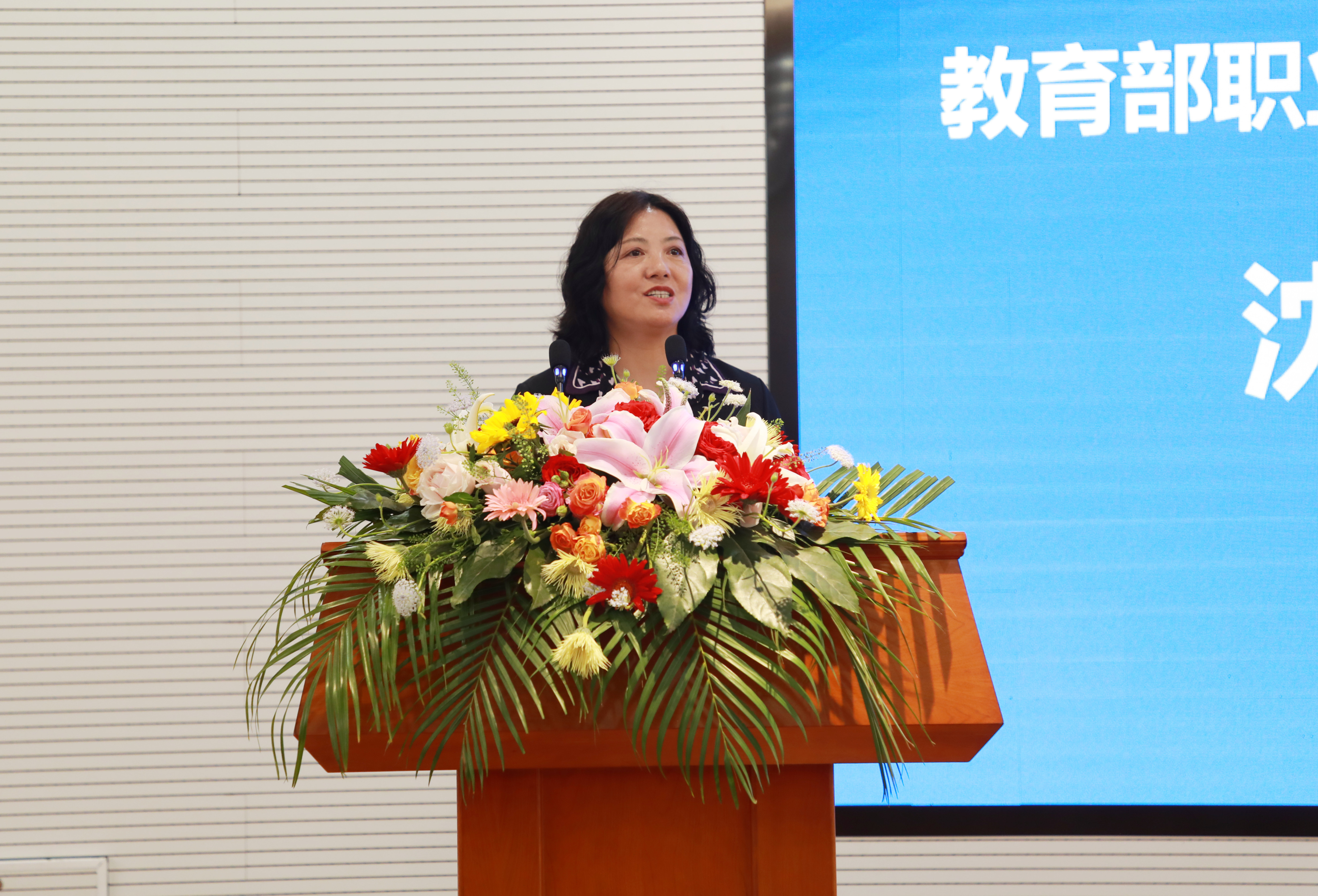 【图文】我校朱伟芳教授当选浙成教协高职教学工作分会外语专委会首届