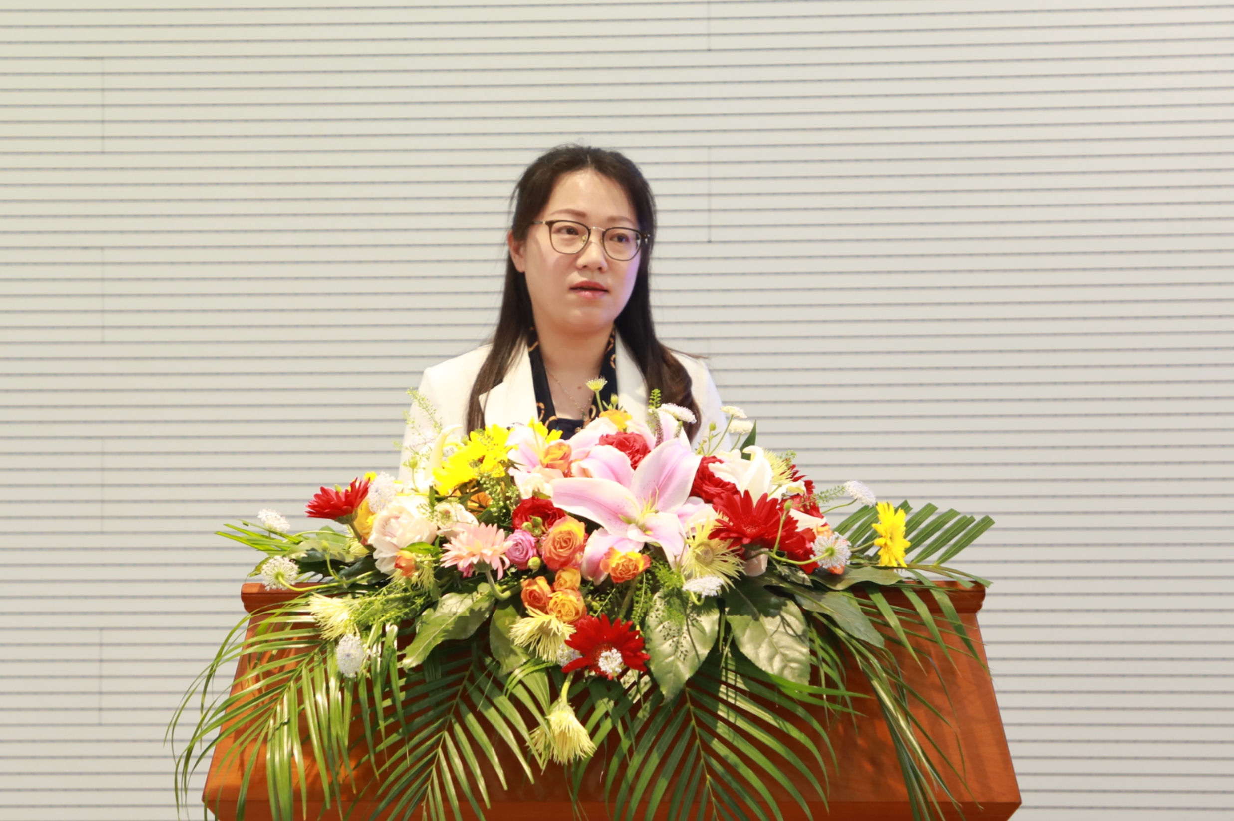 【图文】我校朱伟芳教授当选浙成教协高职教学工作分会外语专委会首届